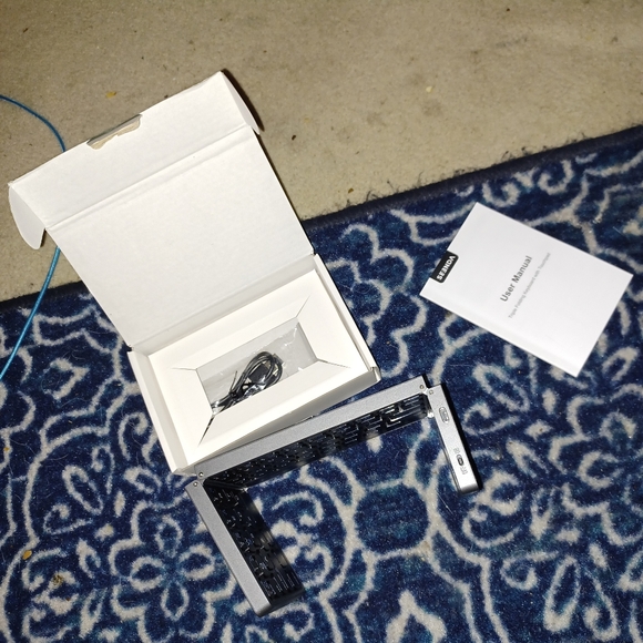 NIB SEENDA Foldable Bluetooth Keyboard with Touchpad - Picture 9 of 11